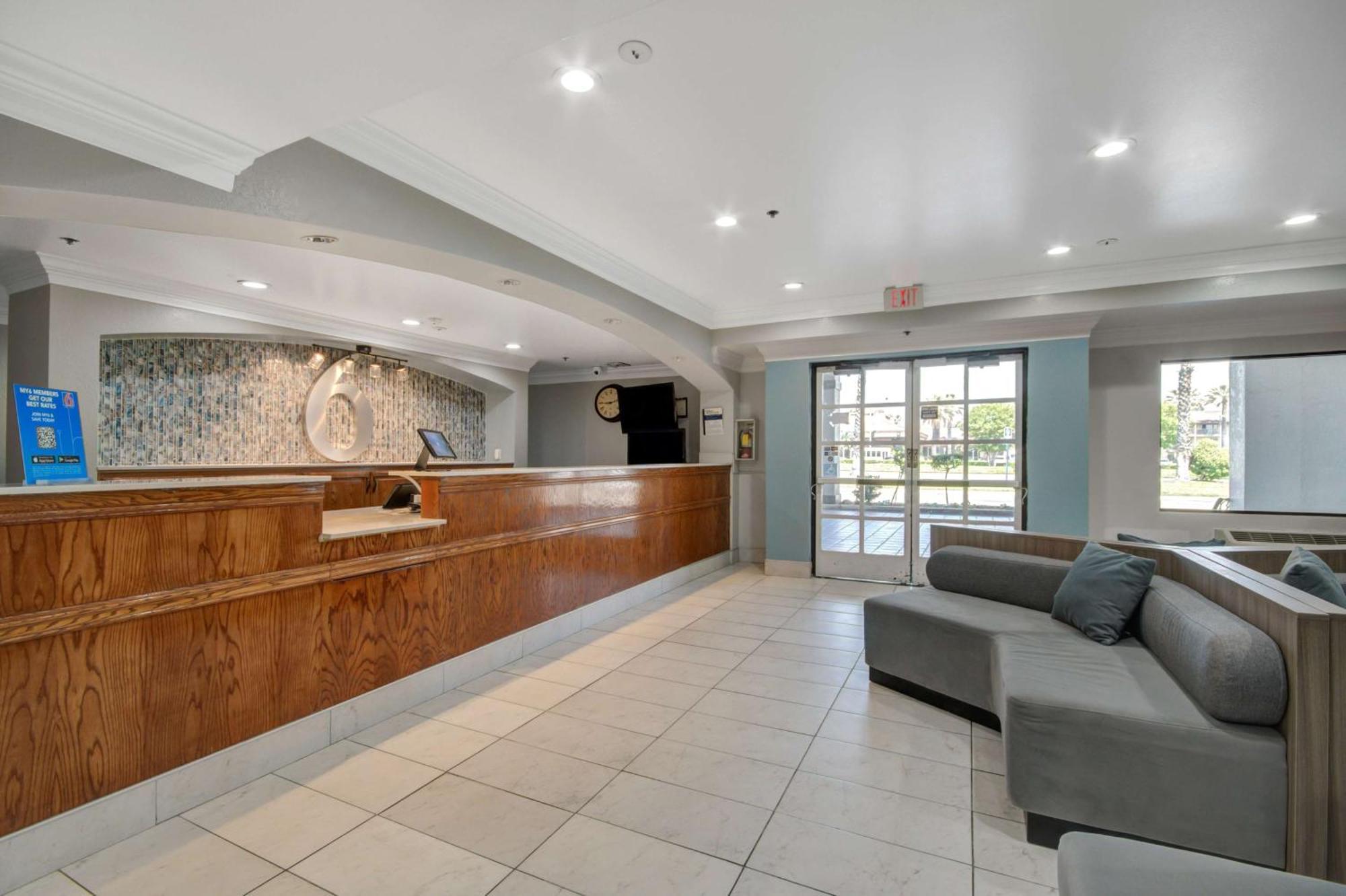 Motel 6 Ontario Ca Convention Center Airport Екстер'єр фото